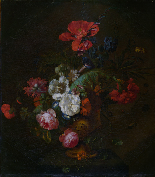 Цветы в каменной вазе